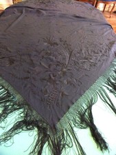 Châle soie noire XIXè Manille brodé main double face 165 x 165