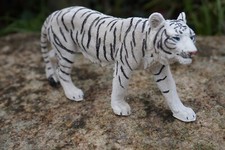 5329  FIGURINE  STATUETTE