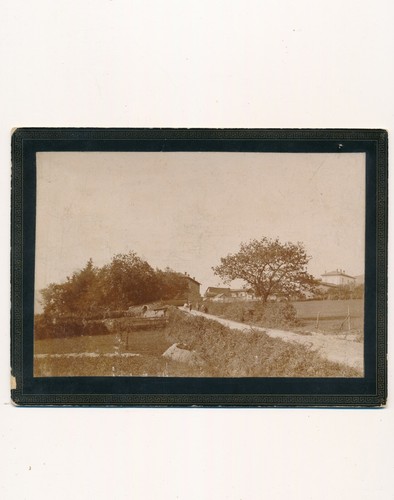 Grande photo entrée village