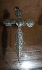 ancienne croix en fer forgé