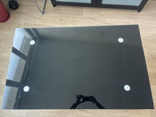 Table rectangulaire noire