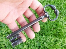 14.8cm, old hollow key frog thigh, wrought iron XVII, antique key, key