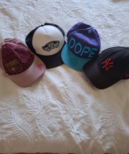 Lot casquettes new - de,