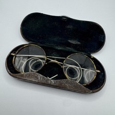 paire de lunettes anciennes