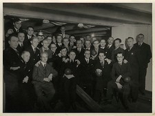 OLD PHOTO - VINTAGE SNAPSHOT - BOWLING BOWLING GROUP FUNNY KEEL GAME