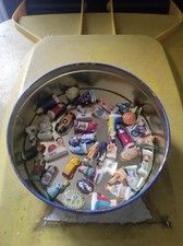 lot de environ 40 fèves de collection en porcelaine (galette des rois)