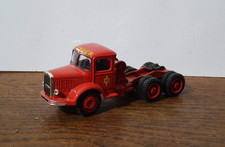 Camion 1/64 - Ixo Altaya - Tracteur Bernard 150 MB n° 46 - Pinder ( défaut )
