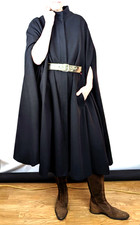 Superbe cape en laine noire