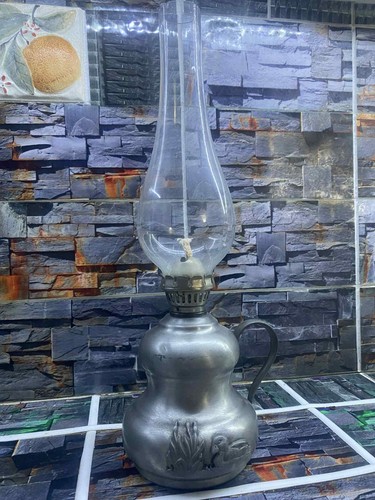 Lampe pétrole ancienne - ,