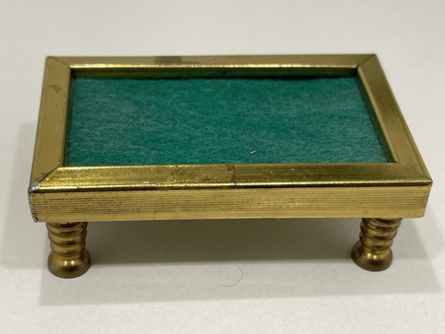 Figurine collection table - de,