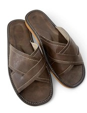 Pantoufles légères en cuir