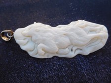 pendentif animalier en os de