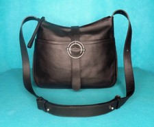 sac FURLA  cuir noir porté