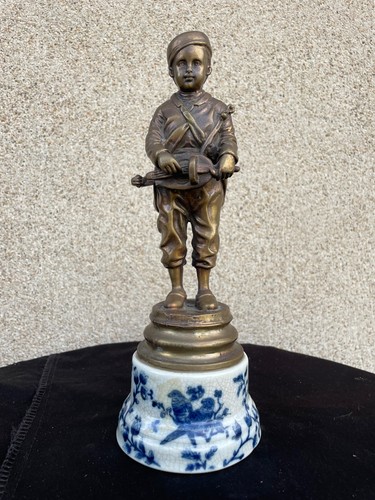 Statue bronze sur socle - sur,