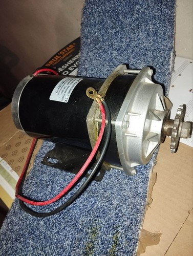 Moteur electrique réducté