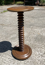 Sellette en bois tournée