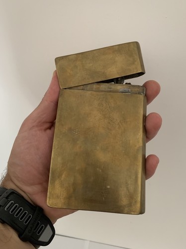 Rare enorme briquet - , poilu