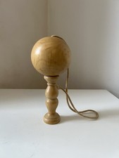 Bilboquet en bois clair