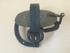 ancien piège en fer et laiton