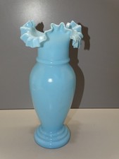 -ANCIEN VASE OPALINE BLEUE