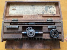 Ancien coffret tarauds et