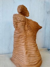 Sculpture femme terre cuite