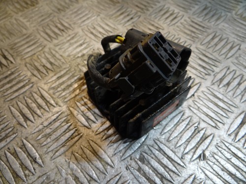 Regulateur tension quad - de,