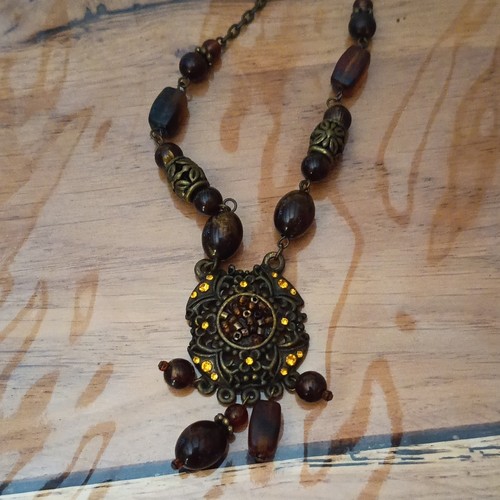 Collier pendentif fleur métal