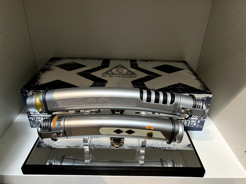 Ahsoka tano lightsaber - ahsoka,