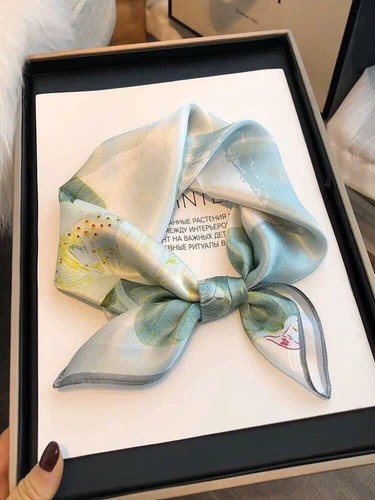 Foulard carré élégant