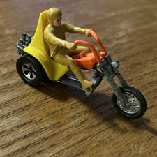 Hot Wheels Rrrumblers 3 Squealer Trike Yellow & Orange Motorcycle w Rider