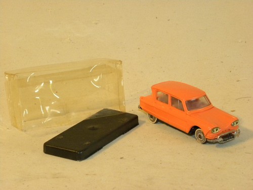 Ancienne voiture miniature - ancienne,