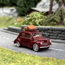 Renault 4cv rouge pourpre