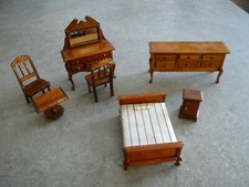 LOT PETITS MEUBLES POUPEE EN BOIS - CHAMBRE A COUCHER  