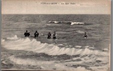 *73276 postcard 14 Ver sur Mer - a good bath