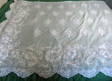 Superbe rideau en voile brodé broderie Cornely hauteur 1m40 et largeur 1m98