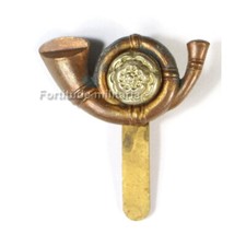 Cap badge : King's Own Yorkshire Light Infantry ( matériel original )