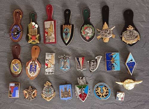 Lot insigne pucelle divers - 23,