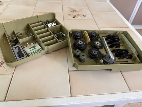 Accessoires machine coudre - a,