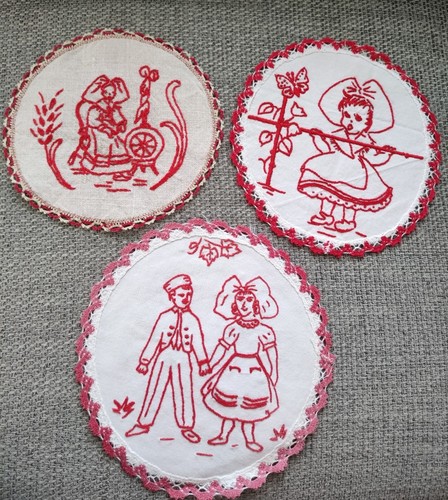 Lot napperons brodes - de, 3