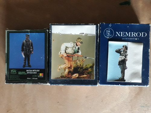 Figurines 35e 1944 2x - 3x, 1944: