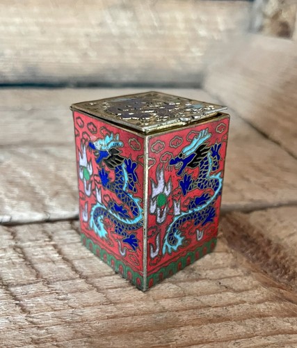Charmante petite boîte - , en