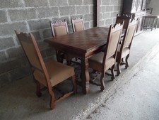 TABLE ET CHAISES DE SALLE A