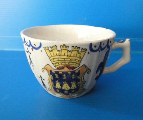 Ancienne grande tasse - ancienne, blason