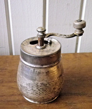 Ancien petit moulin à poivre