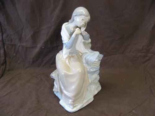 Superbe figurine porcelaine - figurine,