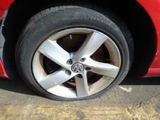 11 VW PASSAT B7 2.0 TDI 4DR NEARSIDE FRONT HUB & BEARING 10-15 BREAKING CAR