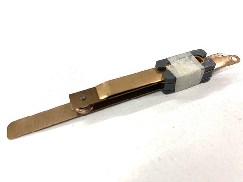 Contact coupure flipper - contact,