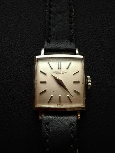 Montre carrée remontage - carrée, à