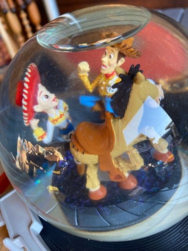 Toy story snow globe music - story,